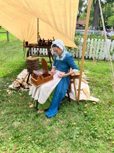 women demonstrates spinning