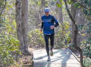 participant over bridge at 5k